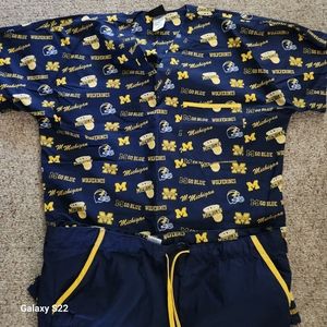Michigan Wolverines Go Blue Scrub Top and Scrub Pants Womens Large  DUDZ